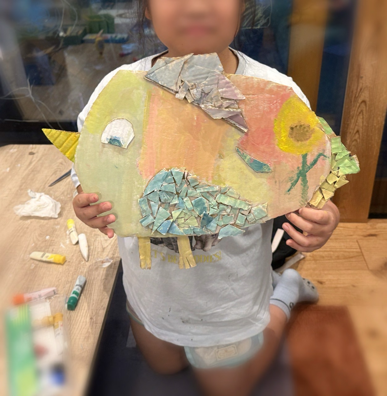 ダンボールを重ねて作った、ひよこの半立体アート